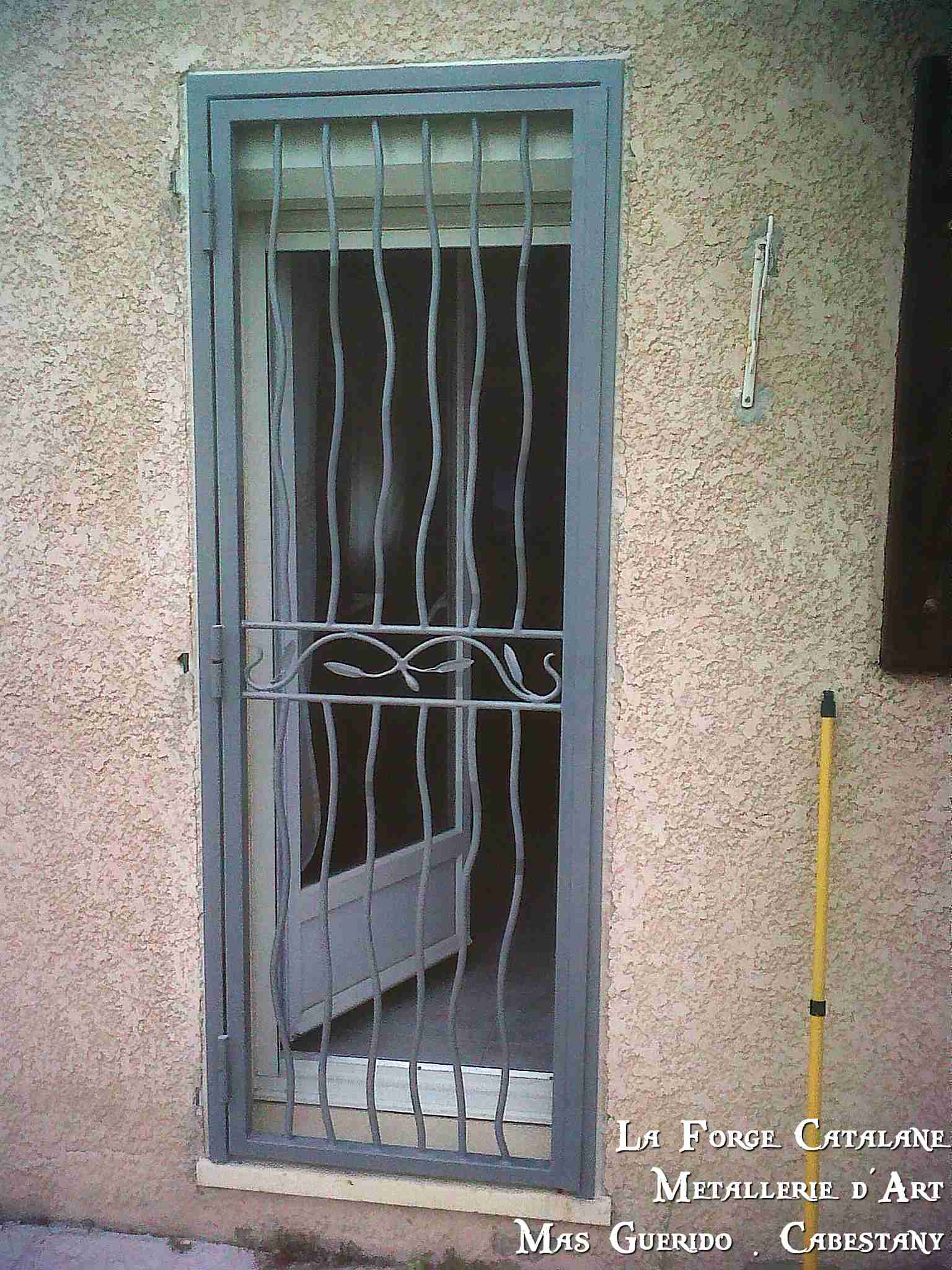 grille articulee 1 vantail effet tordu frise vegetal fer Forge Catalane Cabestany.jpg